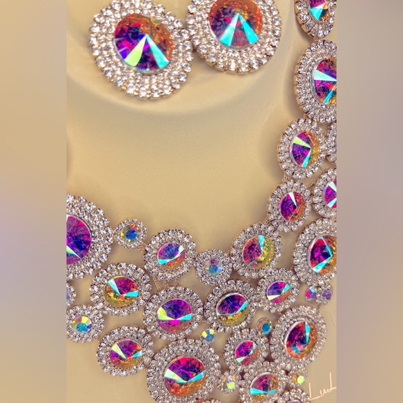 Callie LaLa Land: Iridescent Bling Encrusted Earring Statement Bib Necklace Set - Picture 4 of 10